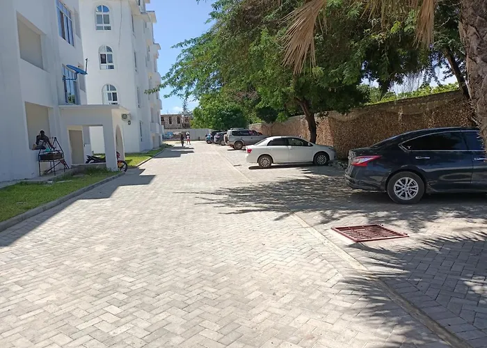 Havenhouse Kijani - 1 Bedroom Beach Apartment With Swimming Pool