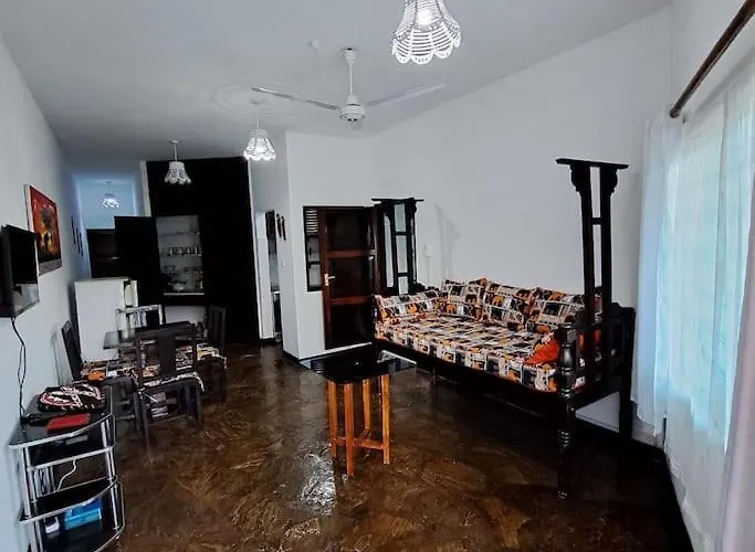 Cosy Apartment In Malindi Beach